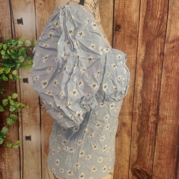 NWOT Cute blue floral crop top - Picture 3 of 6